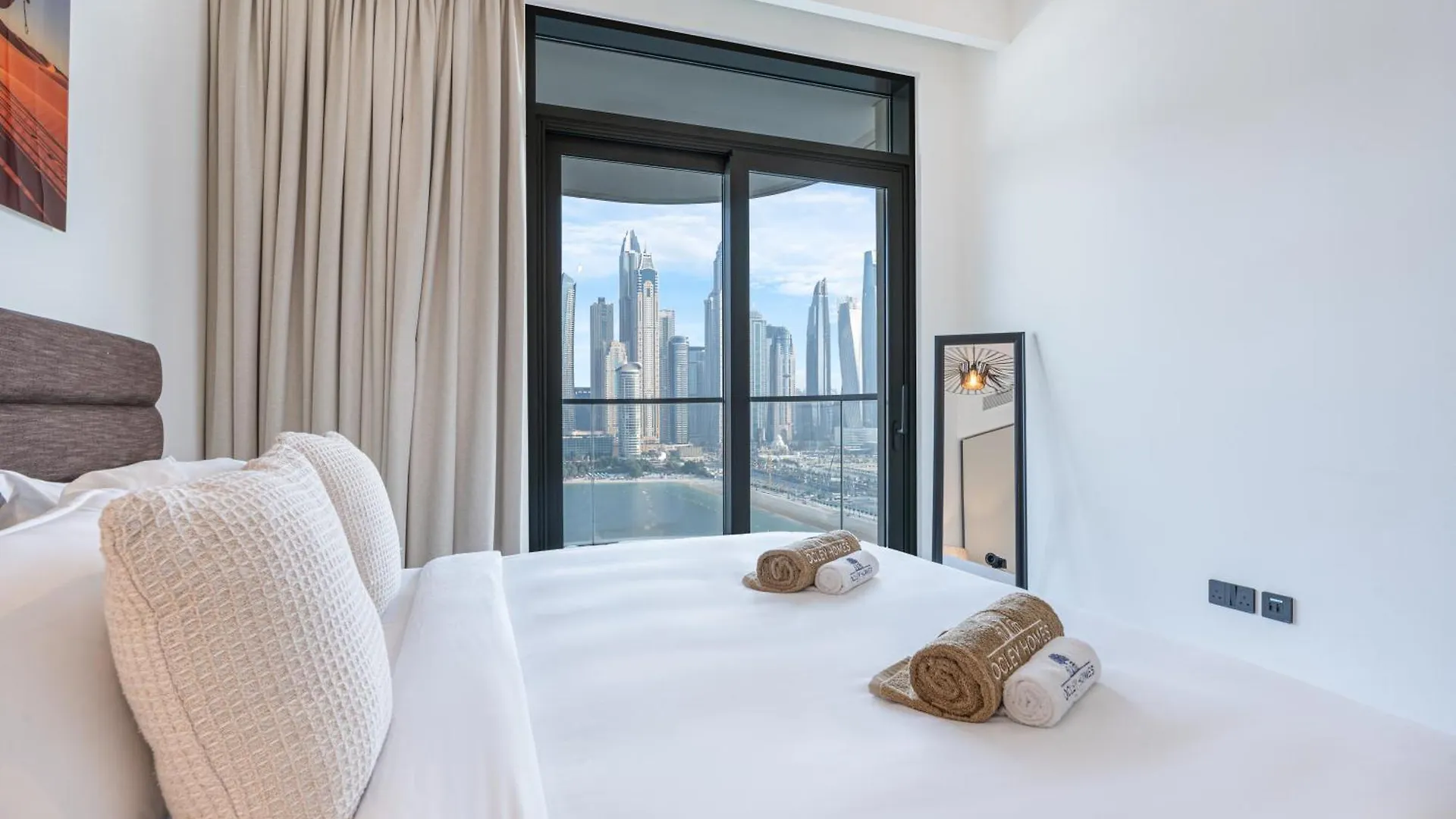 Contemporary Home With Private Beach Dubai Apartment