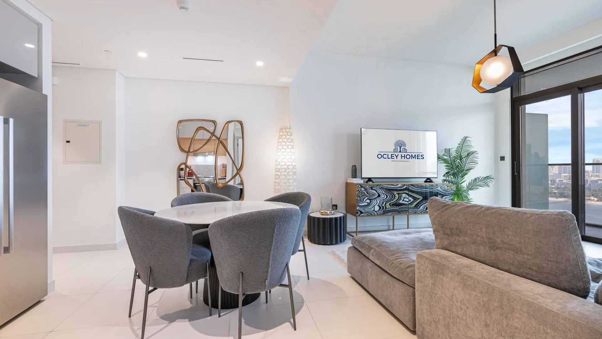Contemporary Home With Private Beach Dubai Apartment
